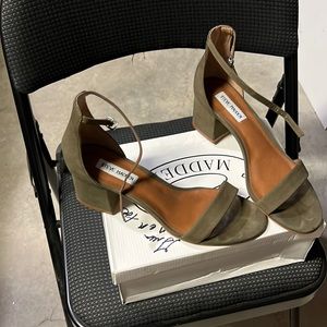 Suede sandals a deep green only worn a few times